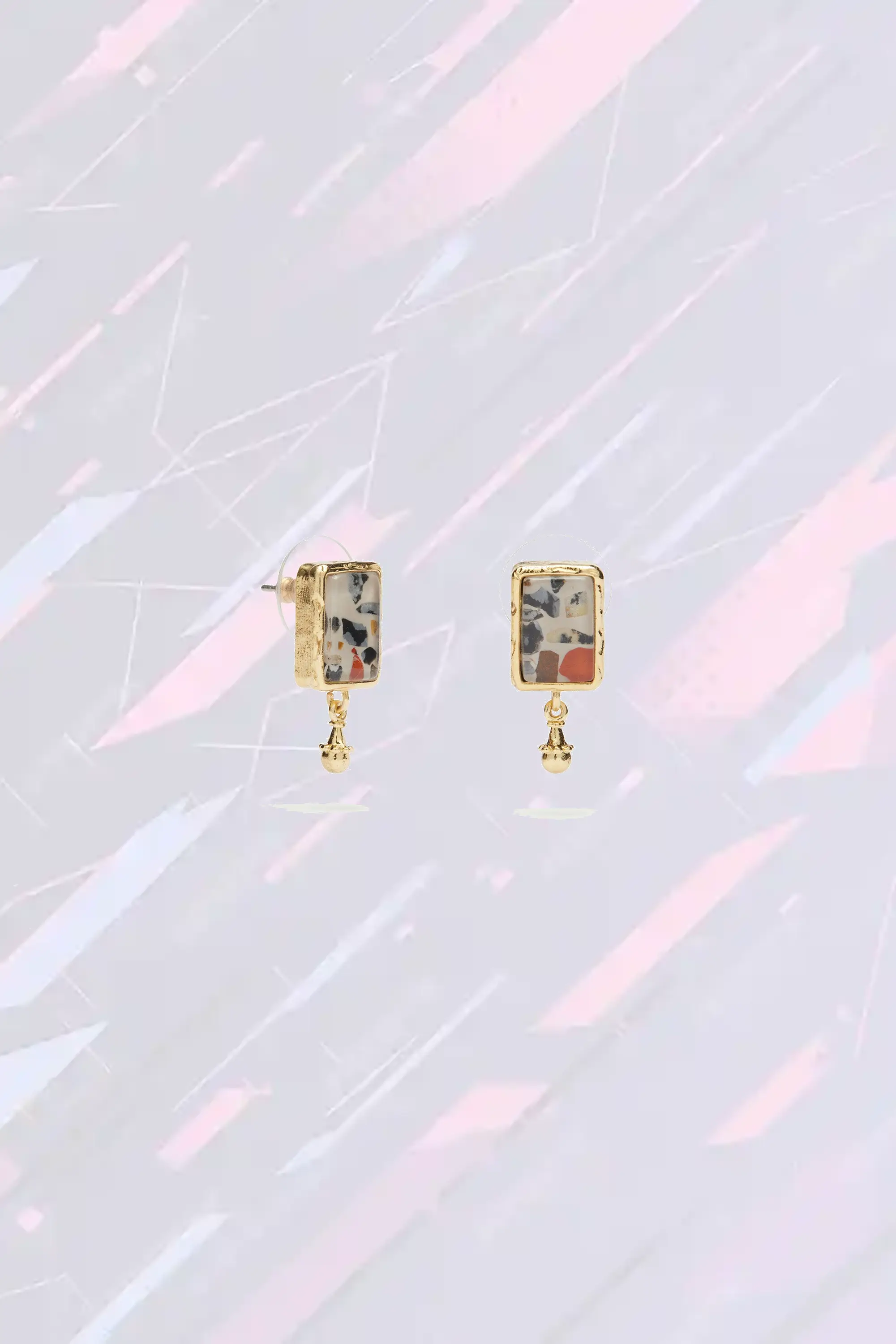 Boucles d'Oreilles Fantaisie à Tige avec Perle Dorée & Motif Terrazzo - Création Exclusive Les Néréides