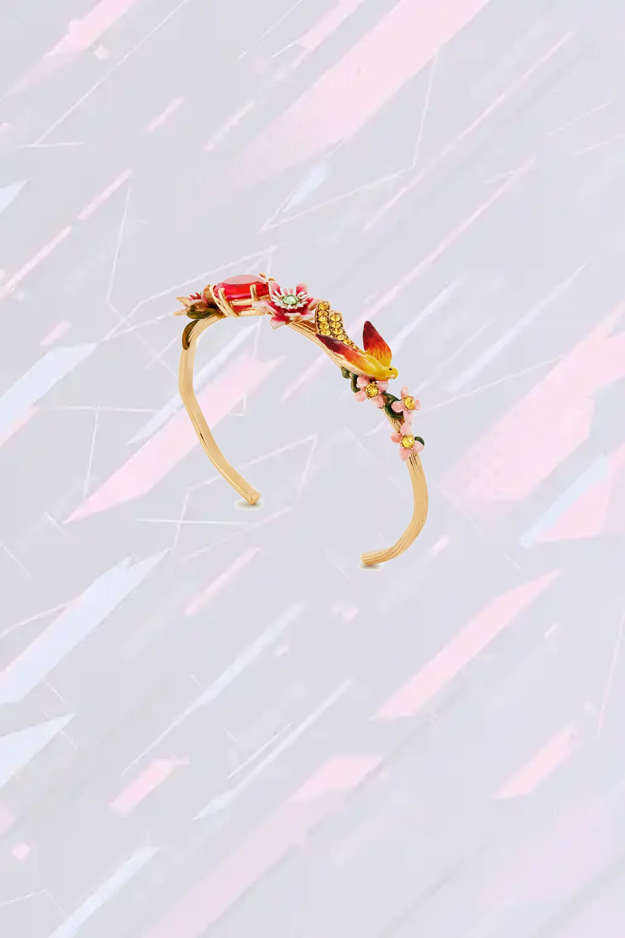 Bracelet manchette Les Néréides en métal émaillé - Motif floral de passiflore, perroquet stylisé et pendentif poire en cristal taillé