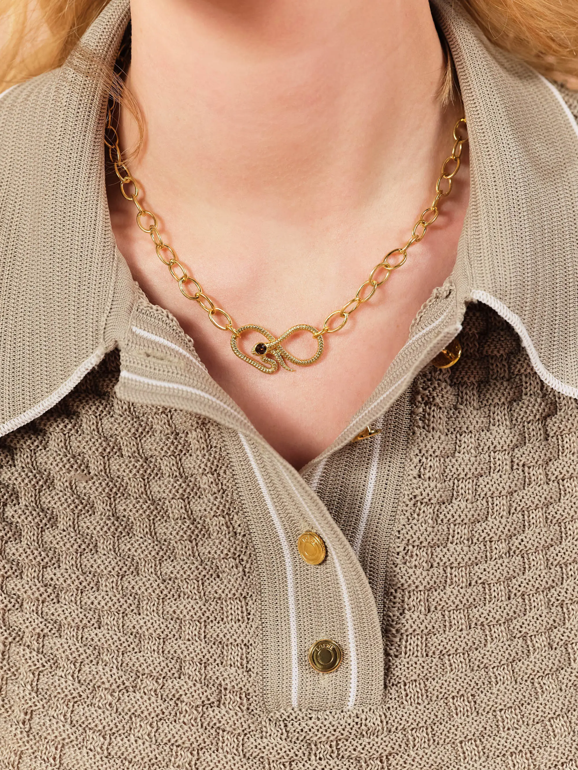 Collier ornemental Les Néréides à chaînettes - Motif ovoïde serti et serpent stylisé d'inspiration pharaonique
