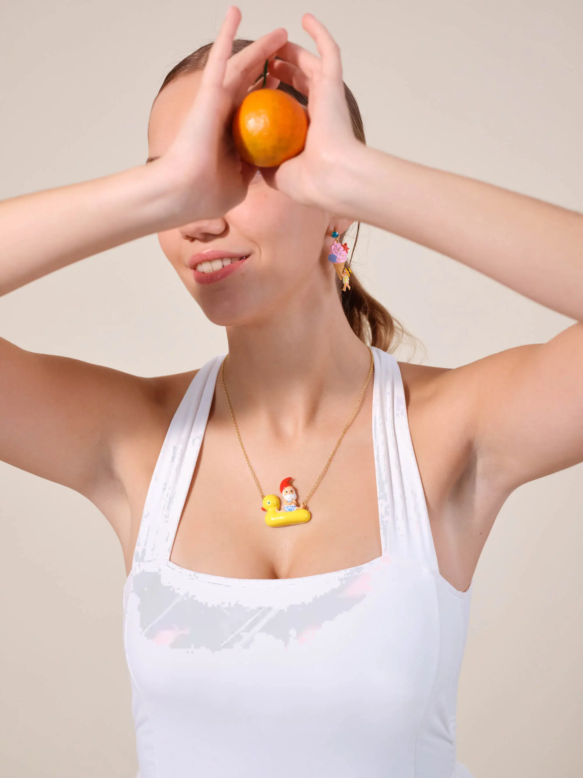 Collier Fantaisie Nain Jardinier avec Pendentif Canard Rigolo - Les Néréides