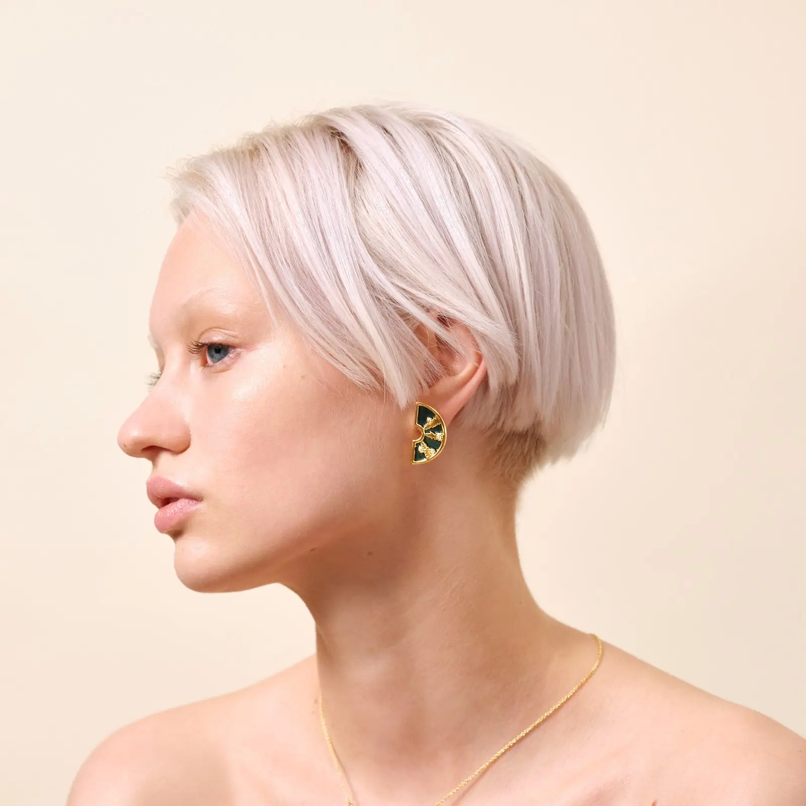 Boucles d'oreilles scintillantes Les Néréides à tige dorée - Reflets lumineux
