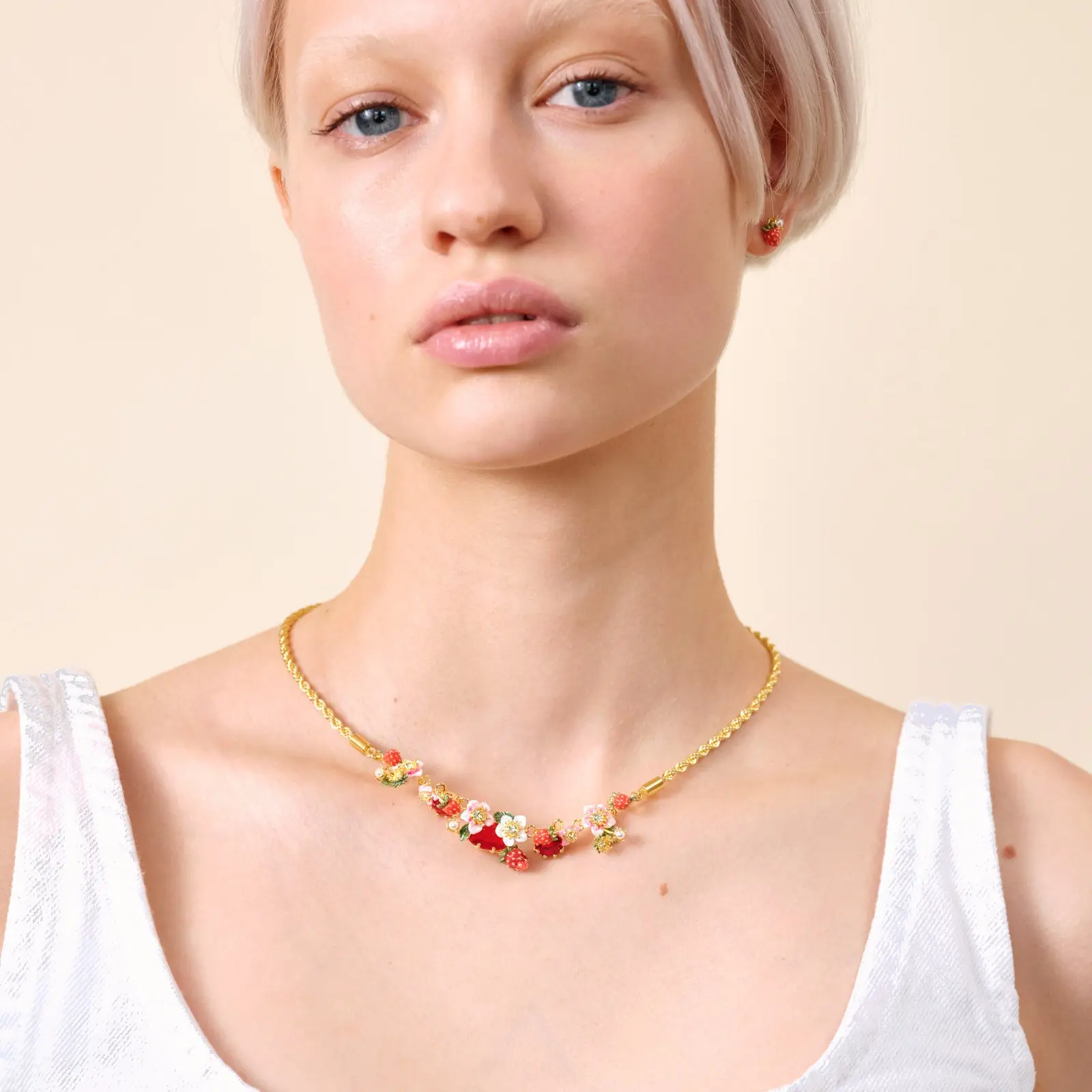 Collier Médaillon Printanier Lumineux - Création Les Néréides (Alternative version : Pendentif Floral Étincelant - Collier de Printemps Les Néréides)