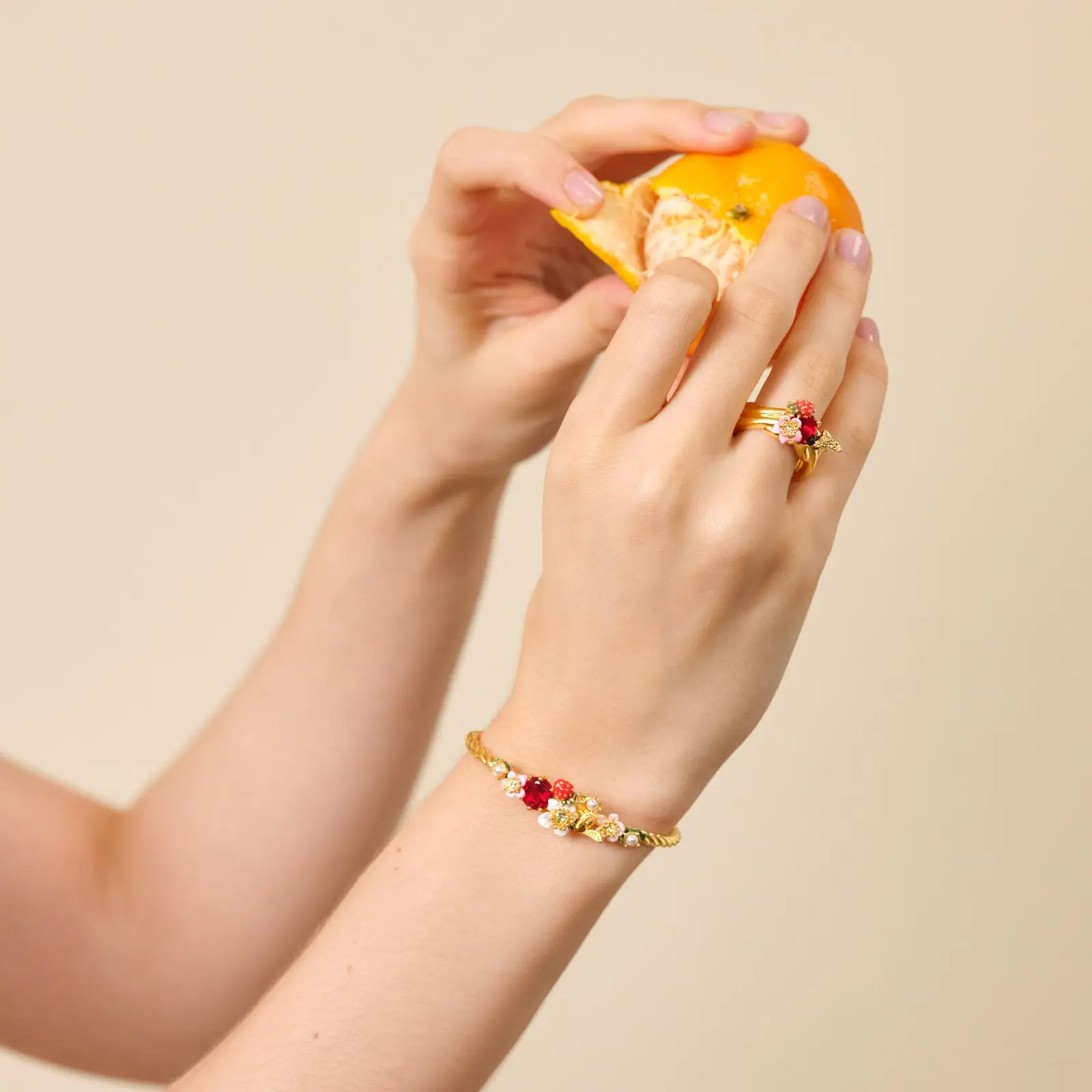 Bracelet bangle floral printanier - Éclat pétales vibrants - Création Les Néréides