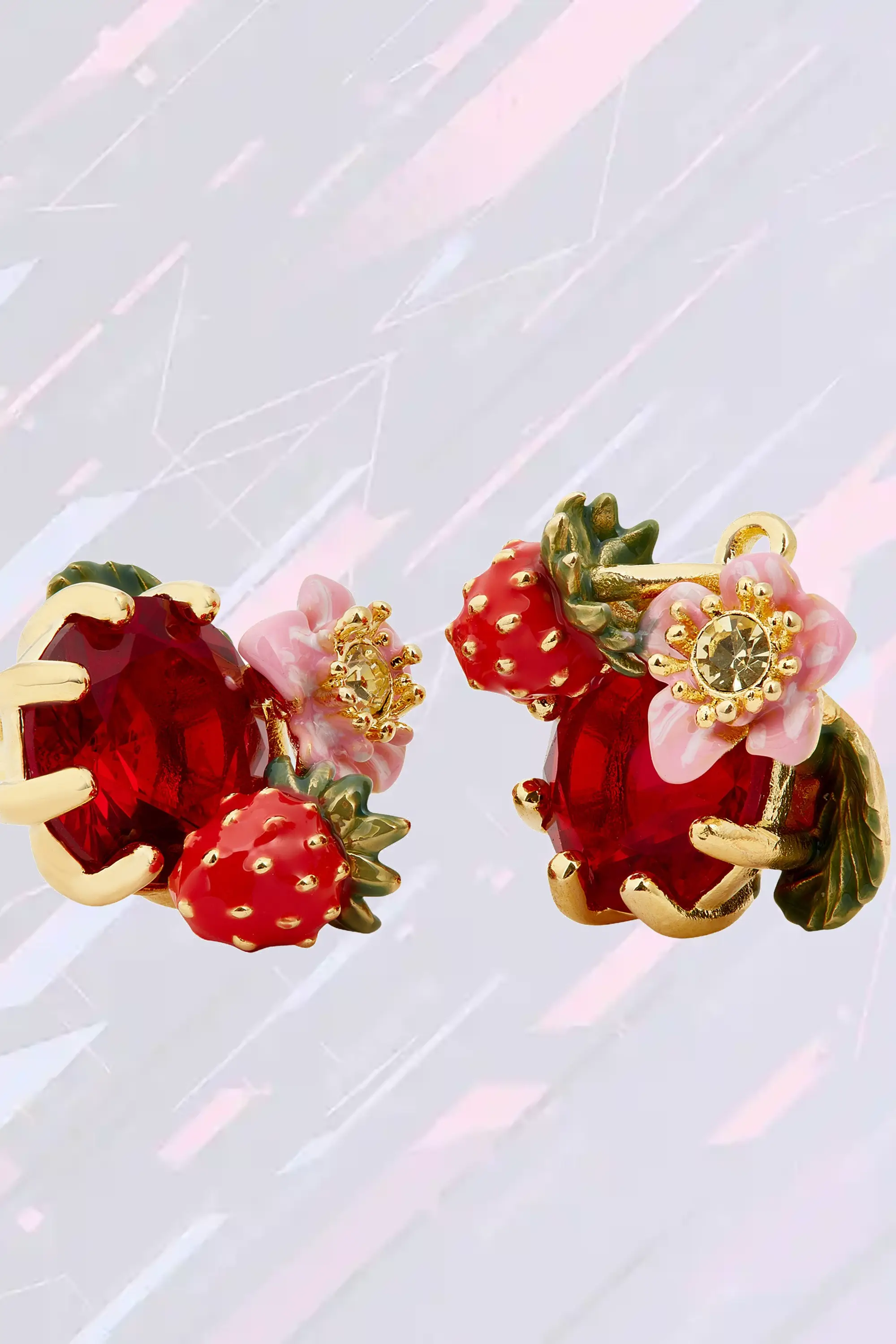 Boucles Éclatantes Fraises Sauvages avec Pierre Rubis - Création Bijou Artisanal Les Néréides