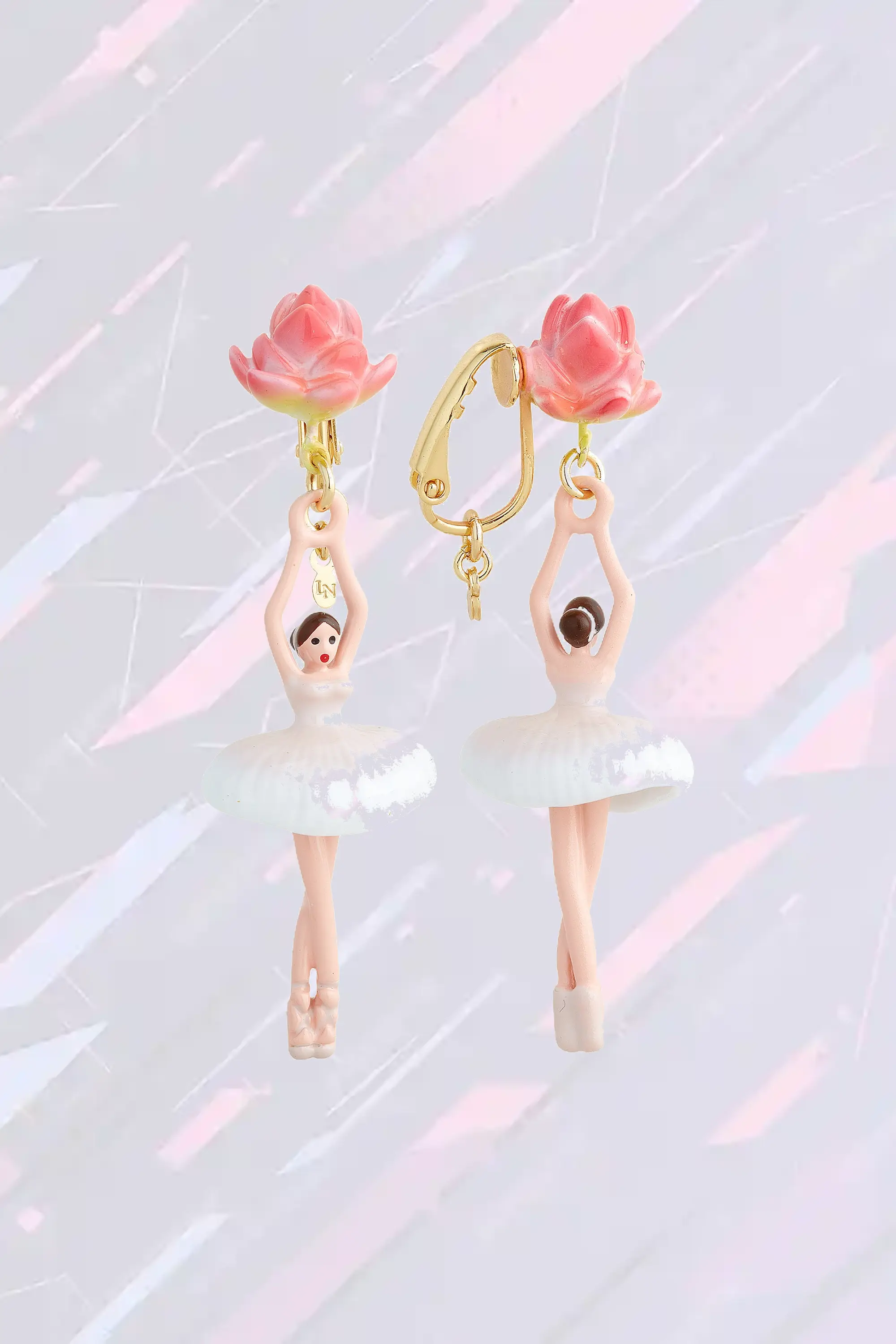 Boucles d'Écoute Nymphéa - Tiges Ballerines Élégantes avec Motif Lotus Éclosant en Or Rose