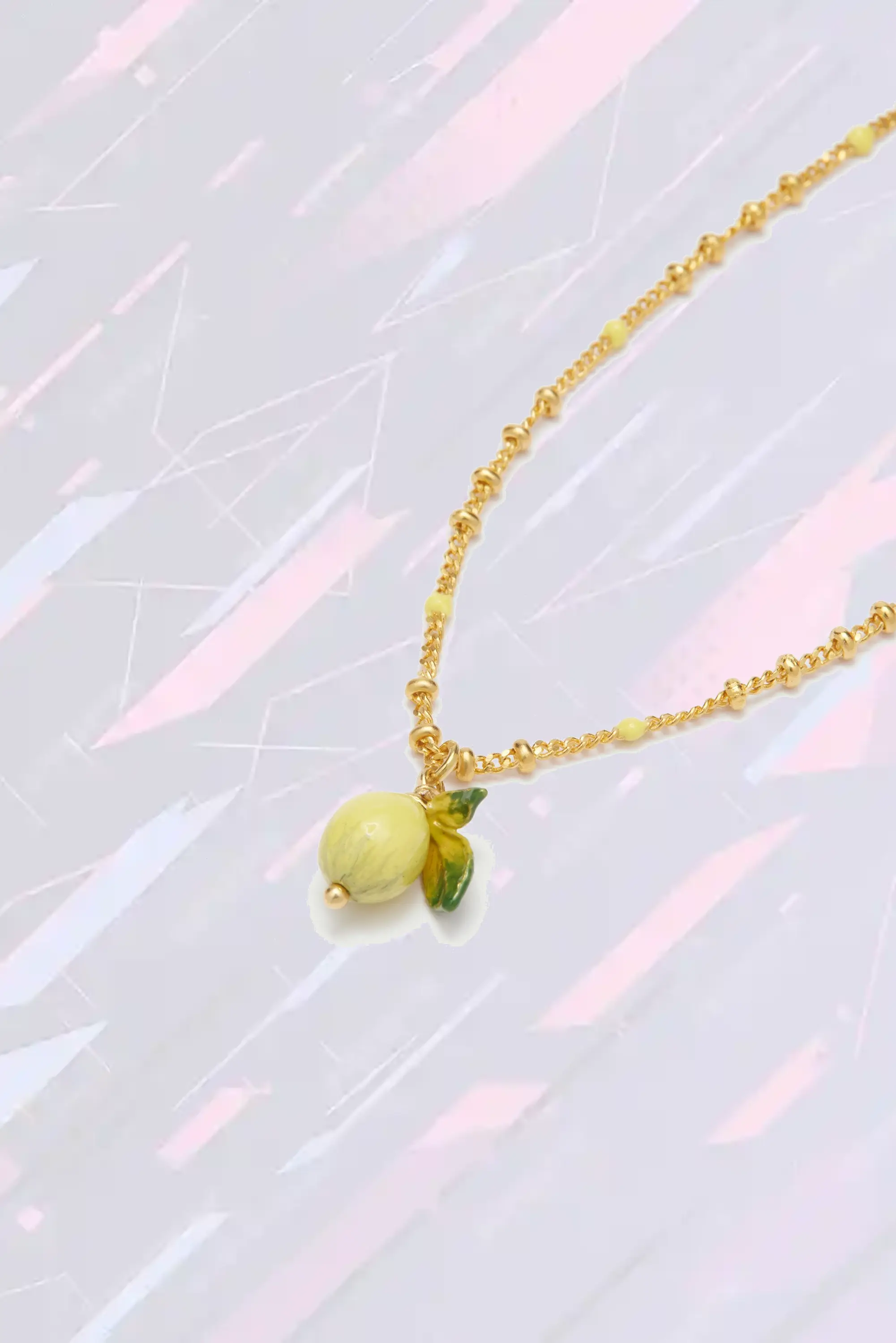 Bracelet ornemental Les Néréides avec pendentif en forme de citron doré