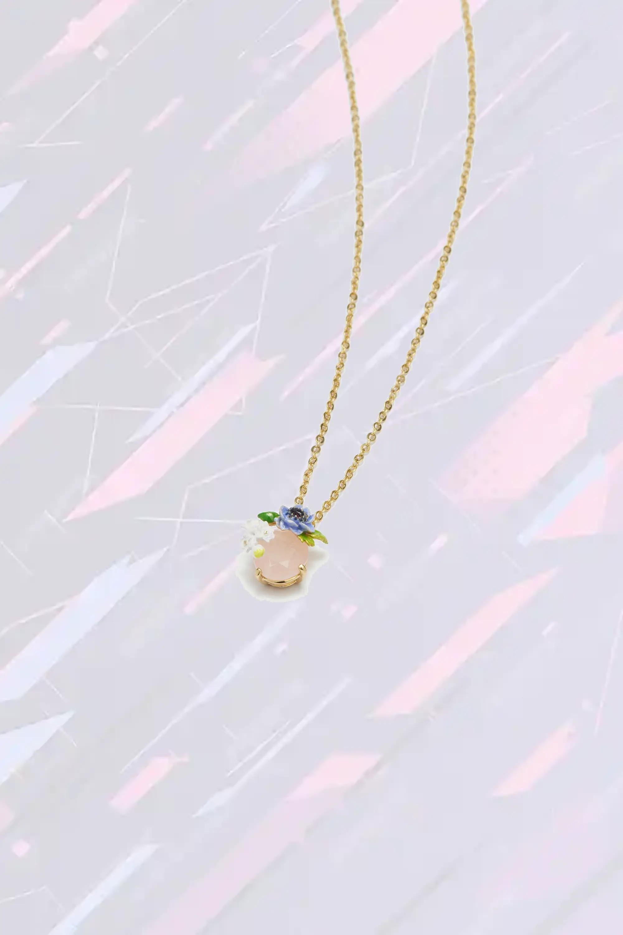 Pendentif floral Les Néréides en quartz rose naturel avec ornements botaniques