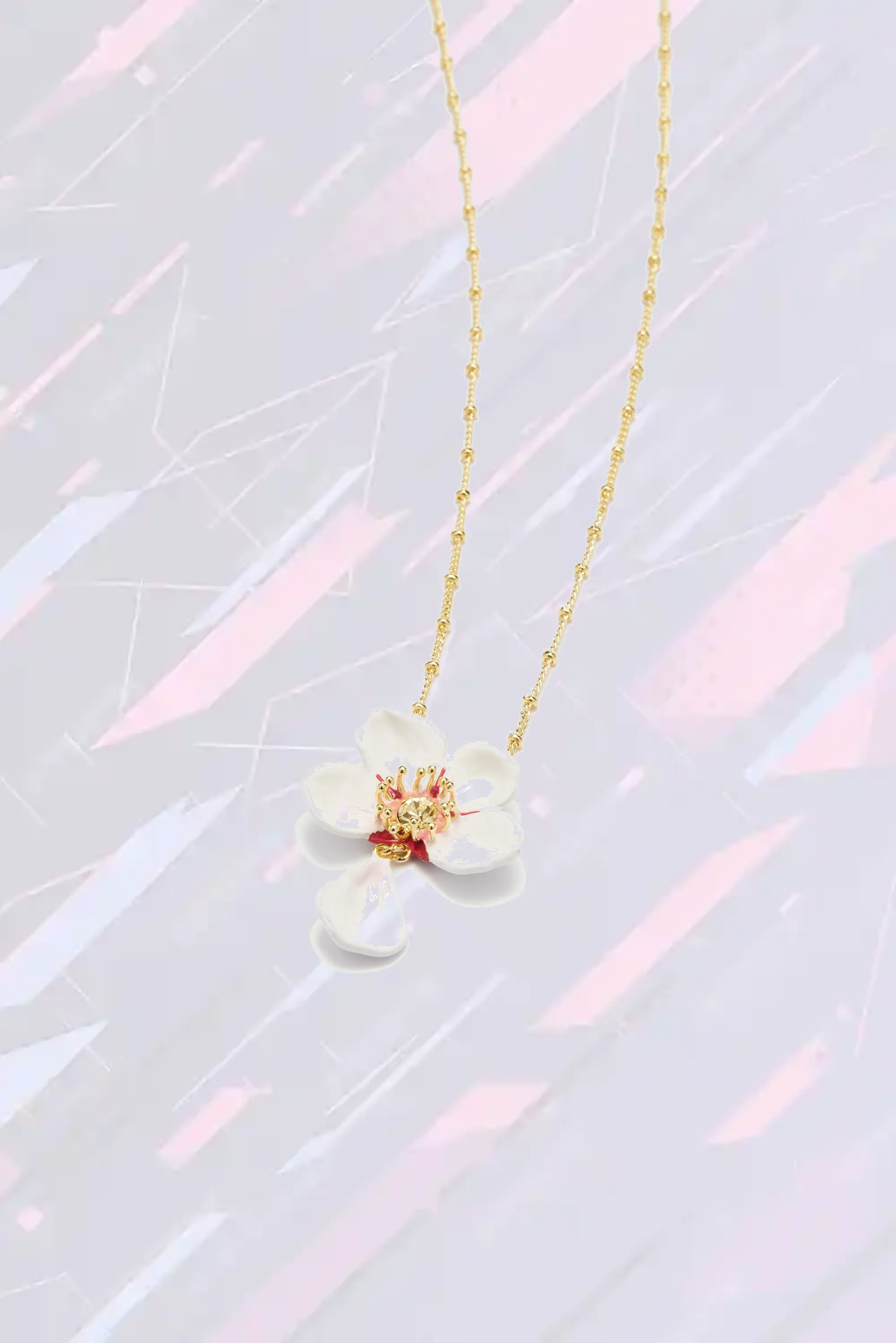 Pendentif collier floral élégant - Inspiration japonaise en cristal laiteux - Création Les Néréides