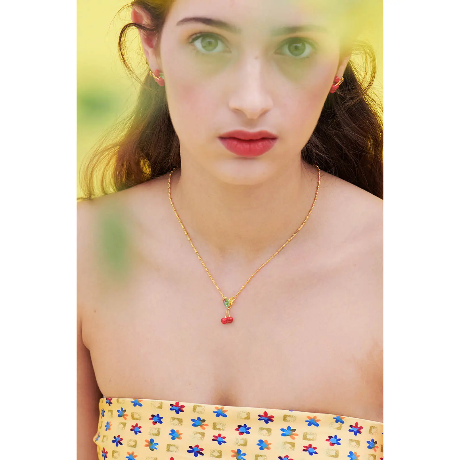 Collier Fantaisie Cerises Émaillées avec Feuillage Doré - Création Les Néréides