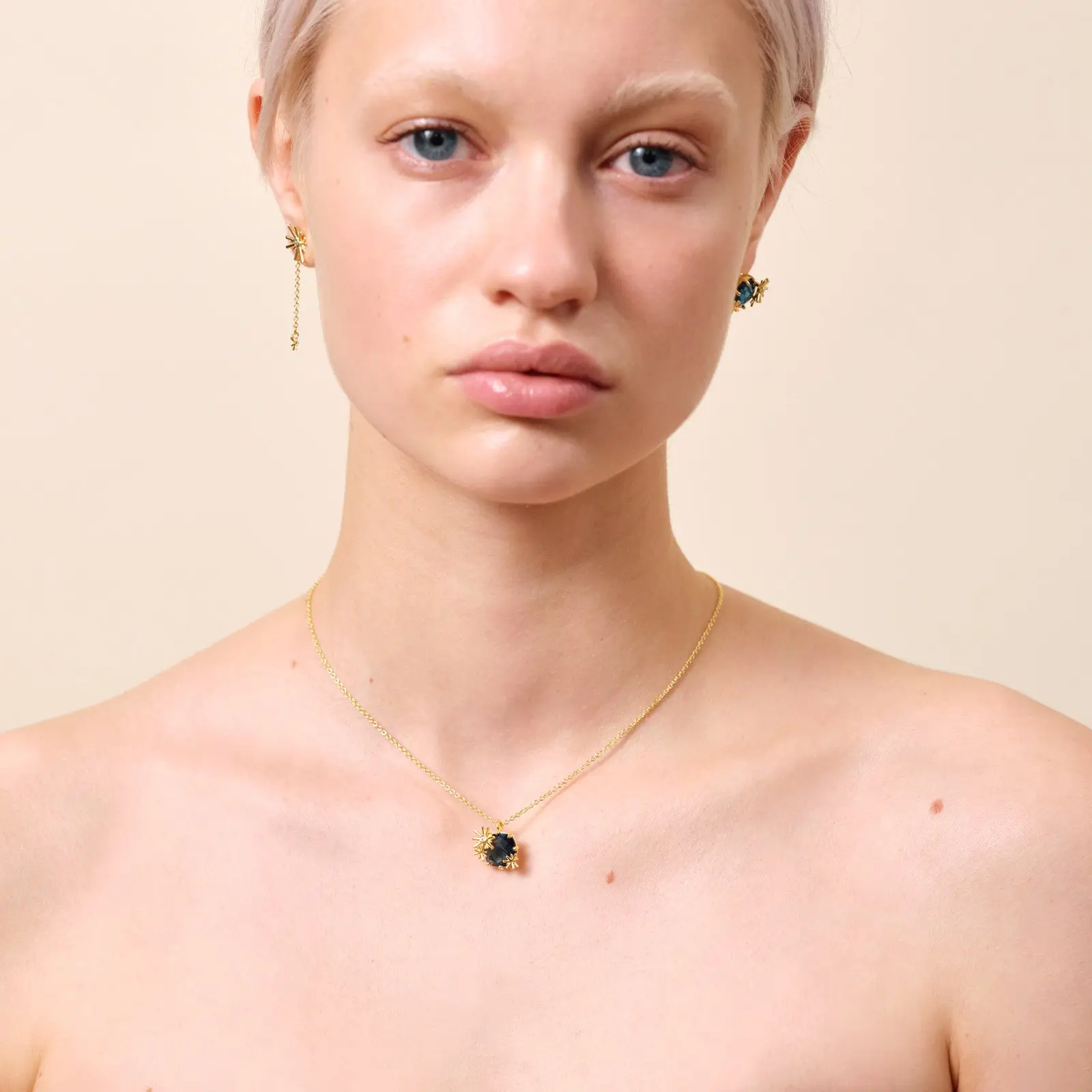 Collier fantaisie étoiles scintillantes avec pendentif en cristal géométrique - Bijou élégant doré