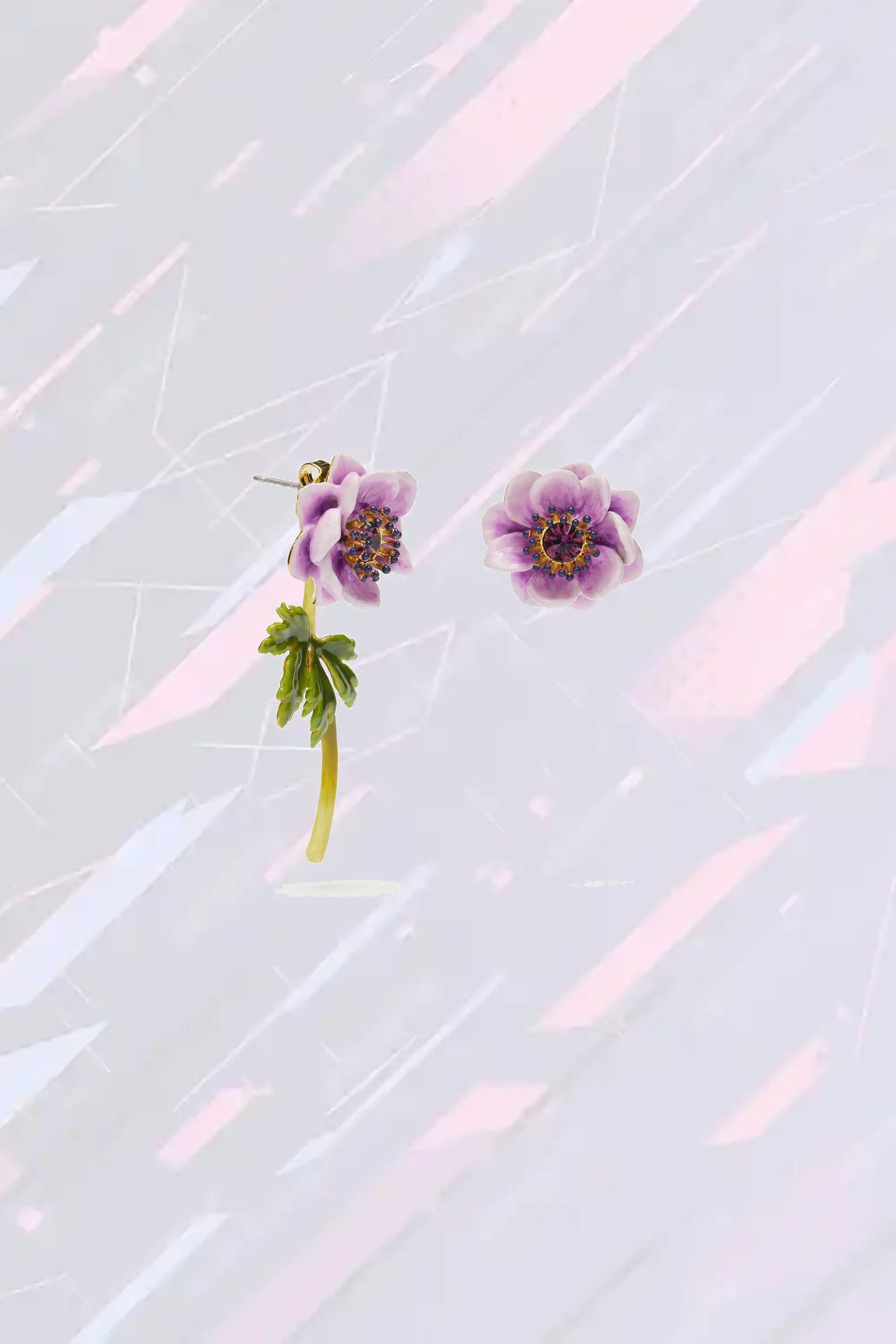Boucles d'oreilles asymétriques Les Néréides - Anémones violettes au design marin poétique