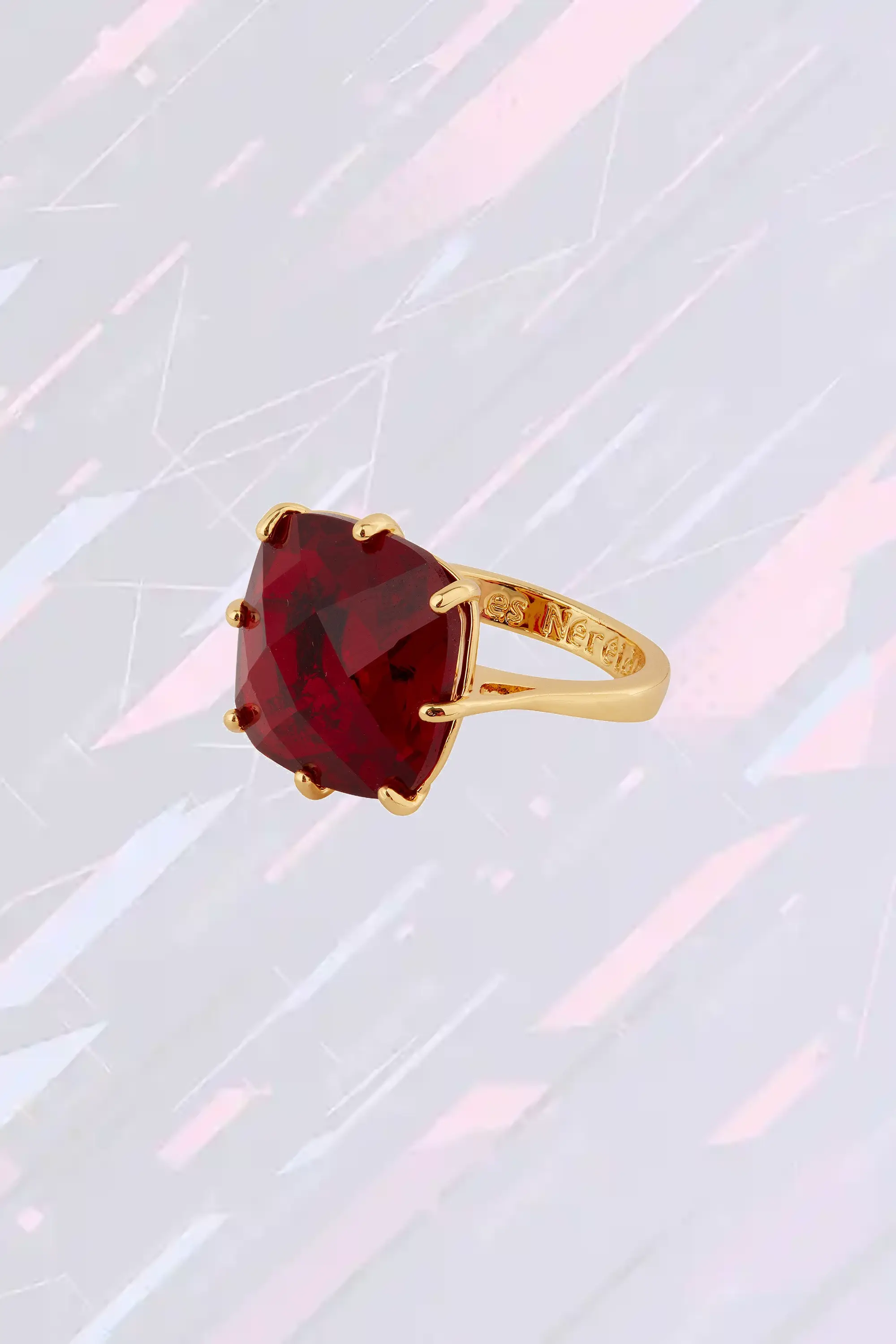 Bague diamantée signature Les Néréides - Pierre grenat éclatante sur monture carrée