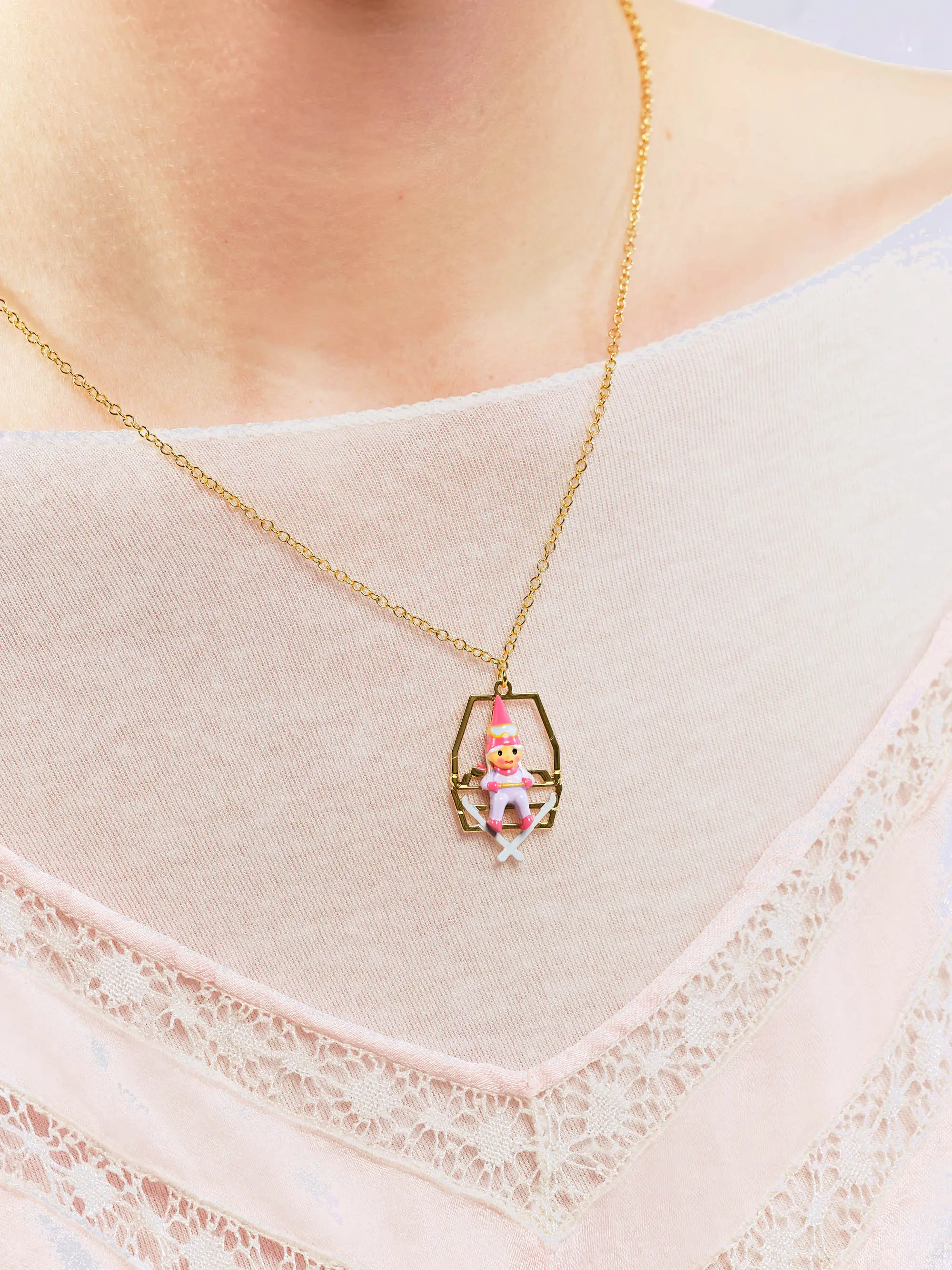 Collier féerique Les Néréides - Pendentif lutin et cabine de remontée mécanique